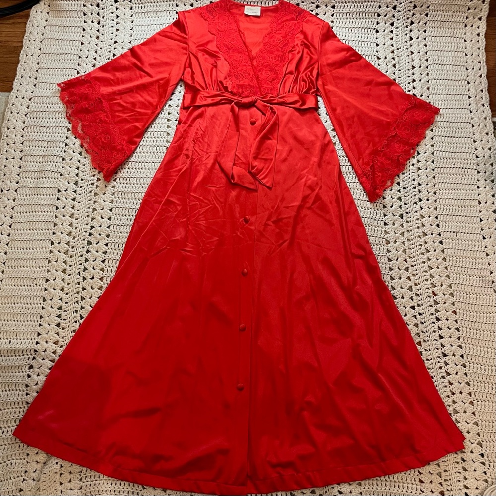JCPenney Vintage Red Silky and Lace Gown & Robe Set Petite